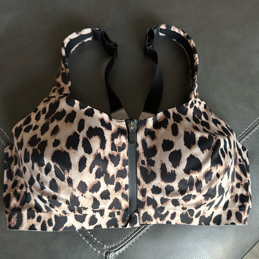 Victoria’s Secret Knockout Sport Bra, Size 36DD, Beige/Black, Gently Used.